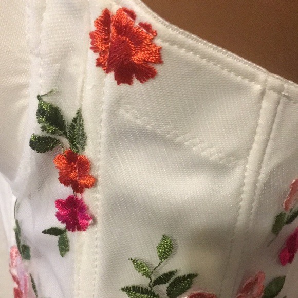 New Ratti Embroidered Corset size M/L? - Picture 3 of 8